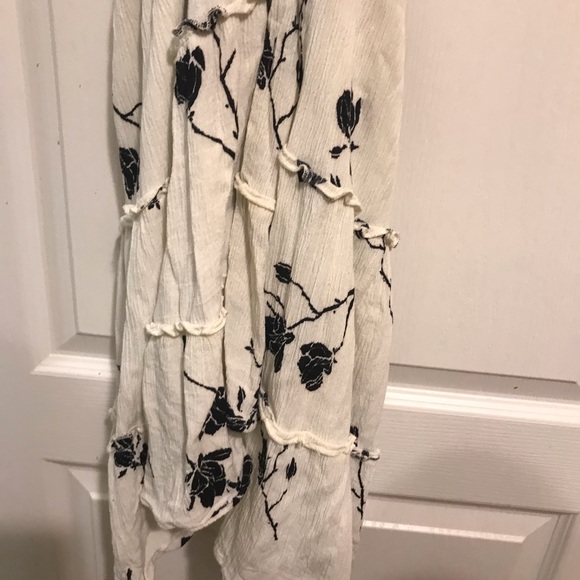 Illa Illa 🤍🖤 Écru Halter Dress with Black Flowers, Size Medium - Picture 3 of 5